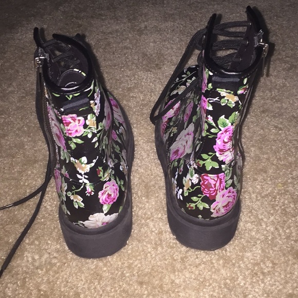 SOLD Floral Boots - Picture 3 of 5
